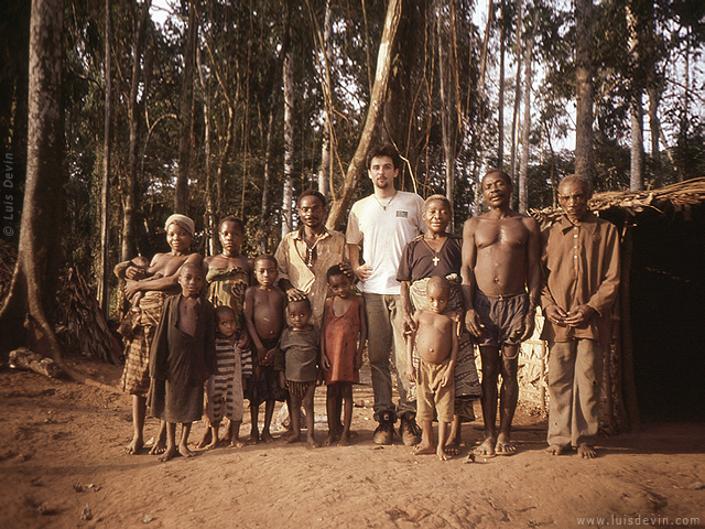 Extended family, from Luis Devin's fieldwork in Central Africa (Baka Pygmies, Cameroon)
