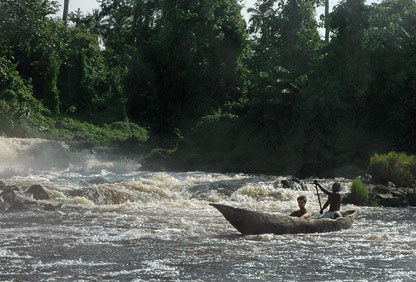 Moving on a pirogue