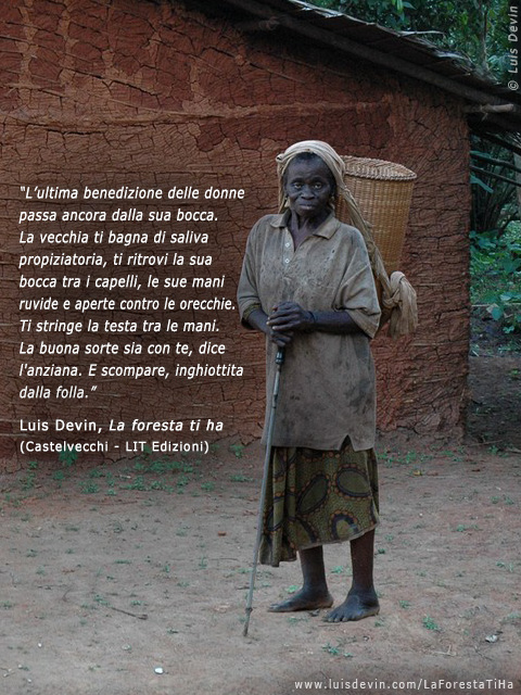 Anziana con gerla, dalle ricerche antropologiche di Luis Devin in Africa centrale (Pigmei Baka, Camerun)