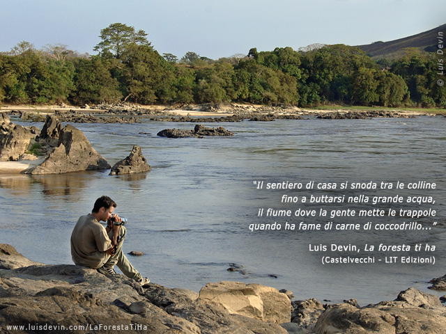 Riprese video lungo un fiume, dalle ricerche antropologiche di Luis Devin in Africa centrale (Gabon)