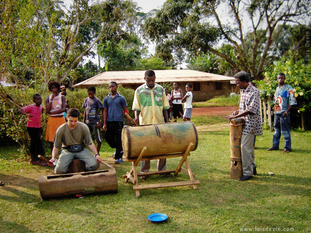 Tamburi Fang, dalle ricerche sul campo di Luis Devin in Africa centrale (Fang del Gabon nord-occidentale)
