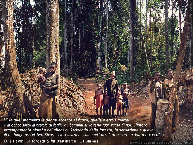 Un piccolo villaggio, dalle ricerche antropologiche di Luis Devin in Africa centrale (Pigmei Baka, Camerun)