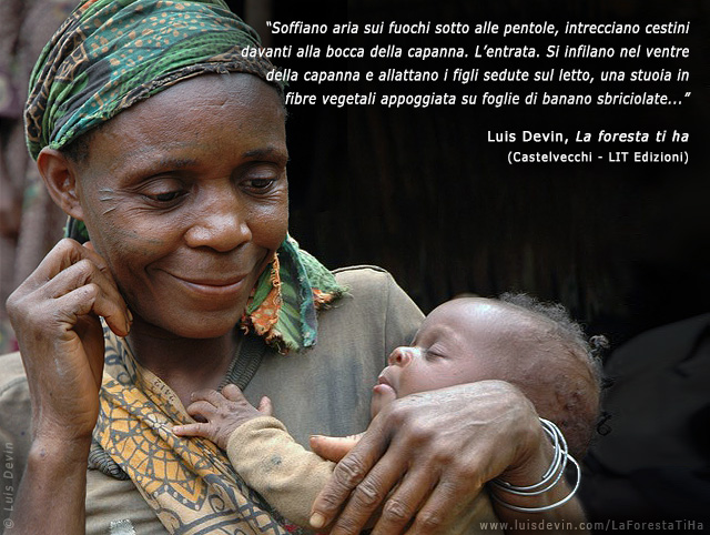 Donna con neonato, dalle ricerche antropologiche di Luis Devin in Africa centrale (Pigmei Baka, Camerun)