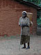 Anziana con gerla (Pigmei Baka, Camerun)